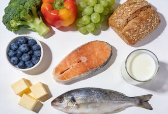 哈佛研发"降酸食谱"：4种食物吃对，痛风风险直降52%