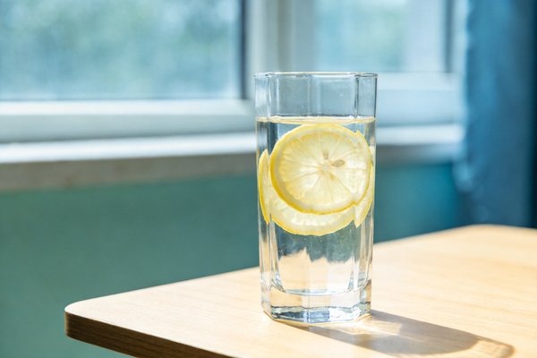 夏季科学补水降尿酸
