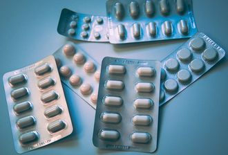 央视曝光：痛风糖果里掺了处方药废料