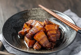 立秋贴秋膘=给痛风"埋雷"！温差骤变让结晶加速析出，国家卫健委提醒：这7类食物立秋后千万别碰